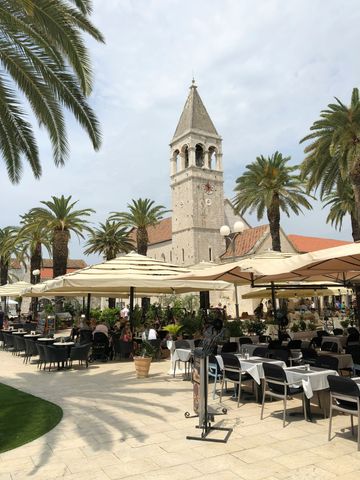 A café on the Riva promenade